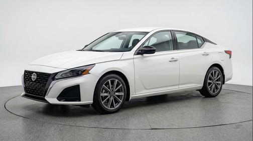 Glacier White 2025 Nissan Altima SV FWD