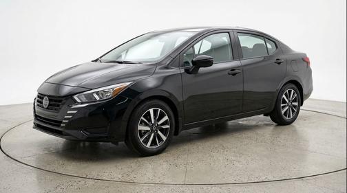 Super Black 2025 Nissan Versa 1.6 SV