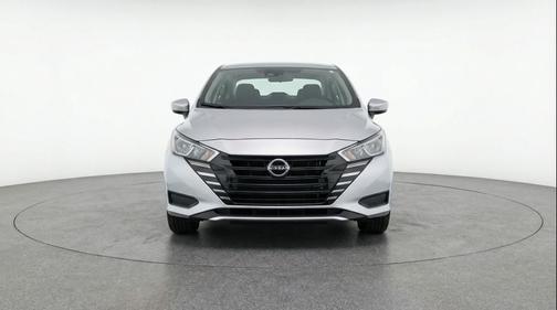 Brilliant Silver Metallic 2025 Nissan Versa 1.6 SV
