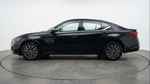 Super Black 2025 Nissan Altima SV FWD