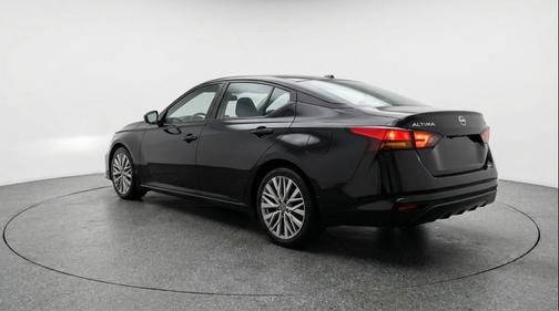 Super Black 2025 Nissan Altima SV FWD