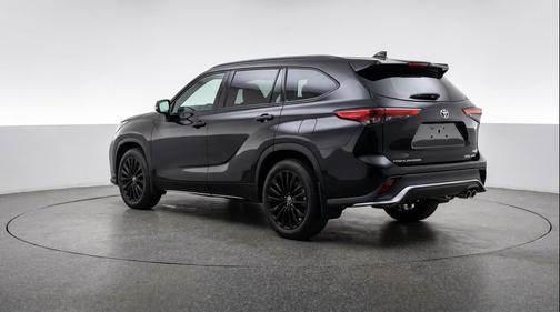Midnight Black Metallic 2025 Toyota Highlander LE