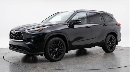 Midnight Black Metallic 2025 Toyota Highlander LE