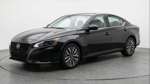 Super Black 2025 Nissan Altima SV FWD