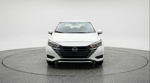 Aspen White Tricoat 2025 Nissan Versa 1.6 SV