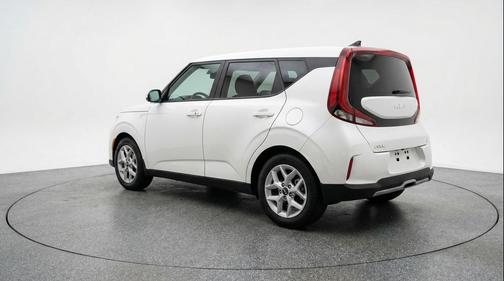 Snow White Pearl 2025 Kia Soul LX
