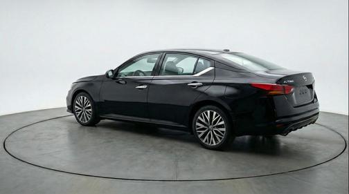Super Black 2025 Nissan Altima SV FWD