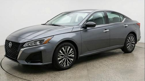 Gun Metallic 2025 Nissan Altima SV FWD