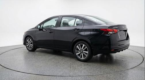 Super Black 2025 Nissan Versa 1.6 SV