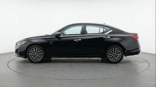 Super Black 2025 Nissan Altima SV FWD