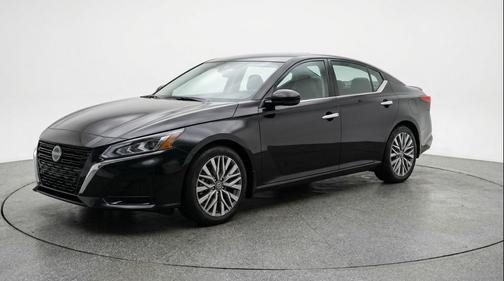 Super Black 2025 Nissan Altima SV FWD