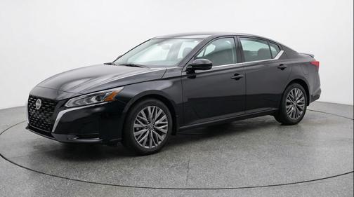 Super Black 2025 Nissan Altima SV FWD