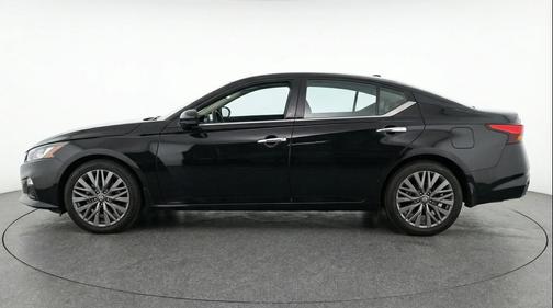 Super Black 2025 Nissan Altima SV FWD