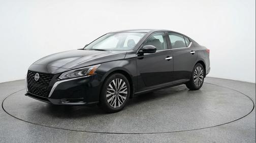Super Black 2025 Nissan Altima SV FWD