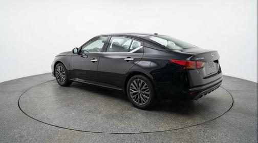 Super Black 2025 Nissan Altima SV FWD