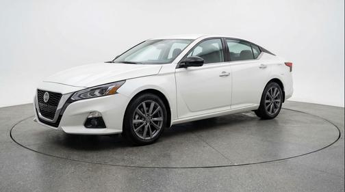 Glacier White 2025 Nissan Altima SV FWD