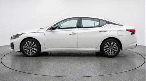 Glacier White 2025 Nissan Altima SV FWD