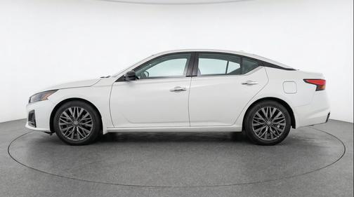 Glacier White 2025 Nissan Altima SV FWD