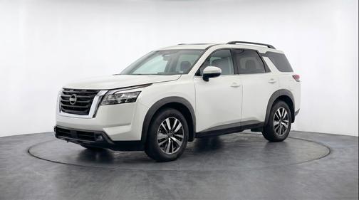 Glacier White 2025 Nissan Pathfinder SV 4WD