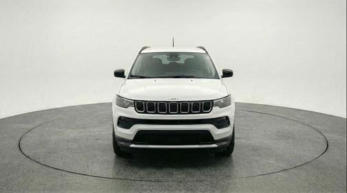 Bright White Clearcoat 2025 Jeep Compass Latitude