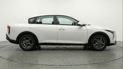 Snow White Pearl 2025 Kia K4 LXS