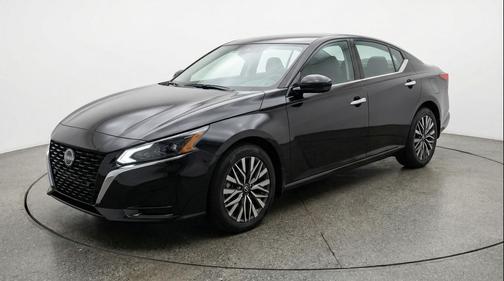 Super Black 2025 Nissan Altima SV FWD