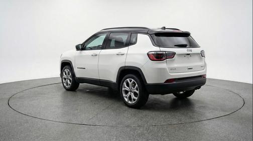 Bright White Clearcoat 2025 Jeep Compass Latitude