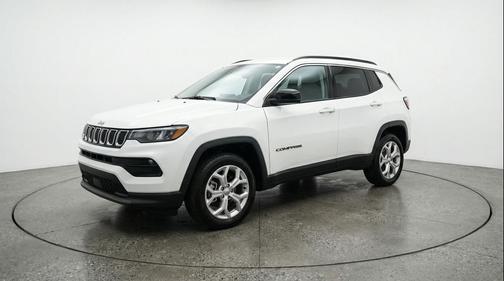 Bright White Clearcoat 2025 Jeep Compass Latitude