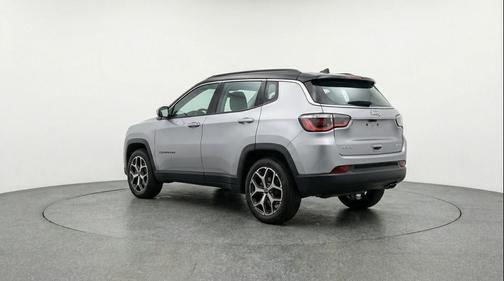 Silver Zynith Metallic Clearcoat 2025 Jeep Compass Limited
