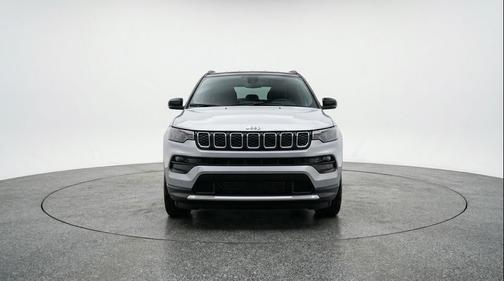 Silver Zynith Metallic Clearcoat 2025 Jeep Compass Limited