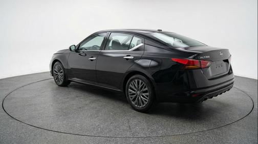 Super Black 2025 Nissan Altima SV FWD