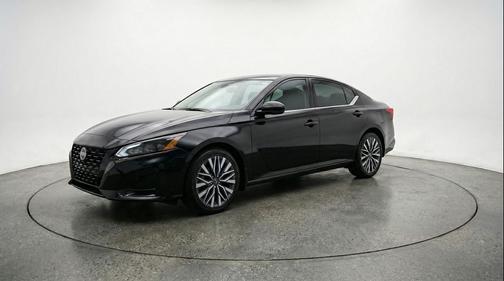 Super Black 2025 Nissan Altima SV FWD