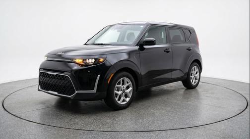 Fusion Black 2025 Kia Soul LX
