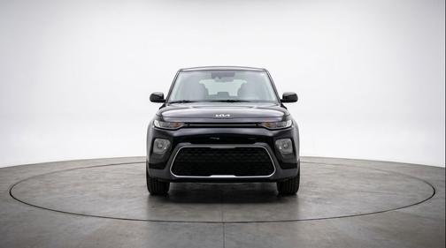 Fusion Black 2025 Kia Soul LX