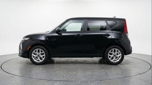 Fusion Black 2025 Kia Soul LX