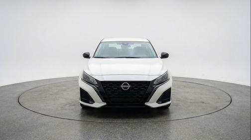 Glacier White 2025 Nissan Altima SV FWD