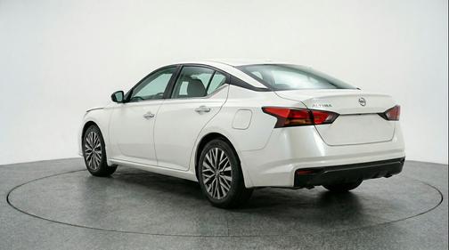 Glacier White 2025 Nissan Altima SV FWD