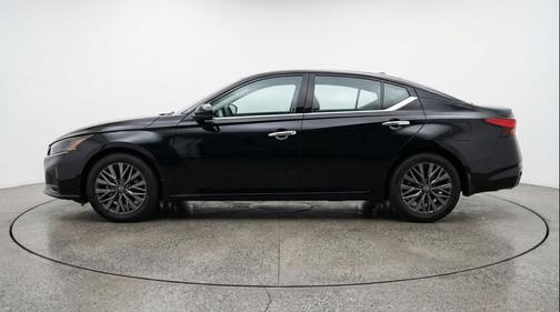 Super Black 2025 Nissan Altima SV FWD