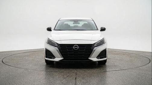 Glacier White 2025 Nissan Altima SV FWD