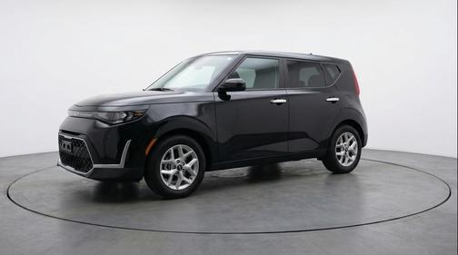 Fusion Black 2025 Kia Soul LX