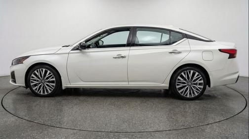 Glacier White 2025 Nissan Altima SV FWD