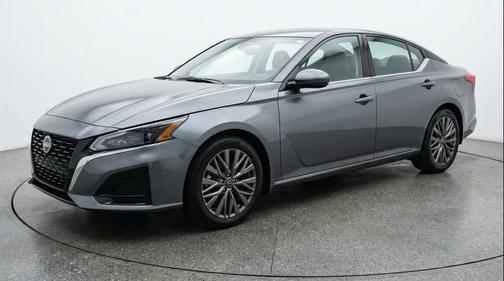 Gun Metallic 2025 Nissan Altima SV FWD