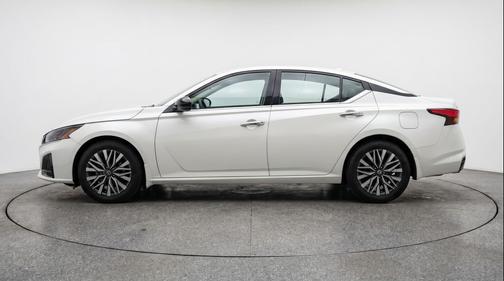 Glacier White 2025 Nissan Altima SV FWD