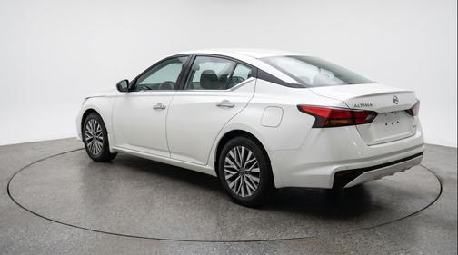 Glacier White 2025 Nissan Altima SV FWD