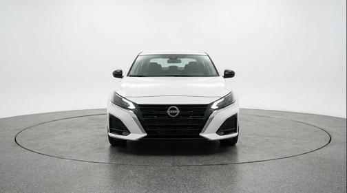 Glacier White 2025 Nissan Altima SV FWD