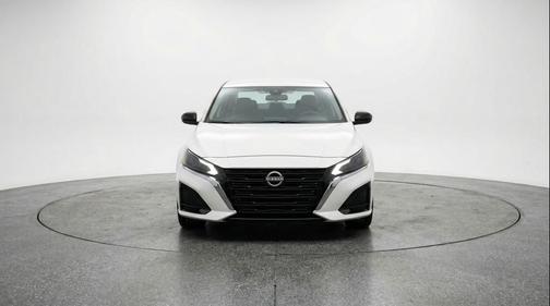Glacier White 2025 Nissan Altima SV FWD