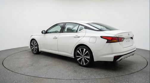 Glacier White 2025 Nissan Altima SV FWD