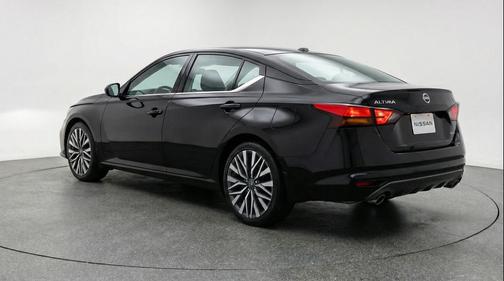 Super Black 2025 Nissan Altima SV FWD