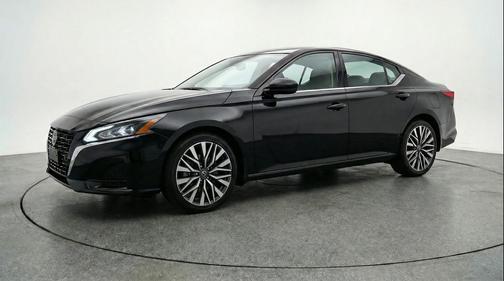 Super Black 2025 Nissan Altima SV FWD
