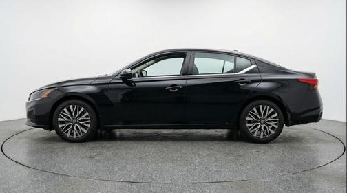 Super Black 2025 Nissan Altima SV FWD